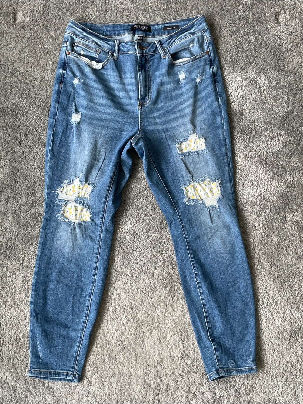 EC Judy Blue Skinny Fit Distressed Jeans with lemon fabric - Size 14W